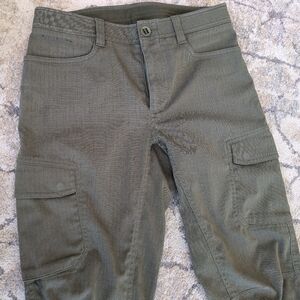 Under armour green cargo pants size 30 32 in very good condition